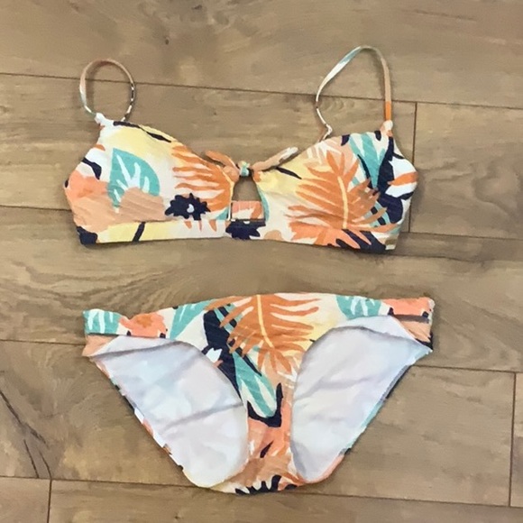 Roxy Bikini Swimsuit - Picture 2 of 6